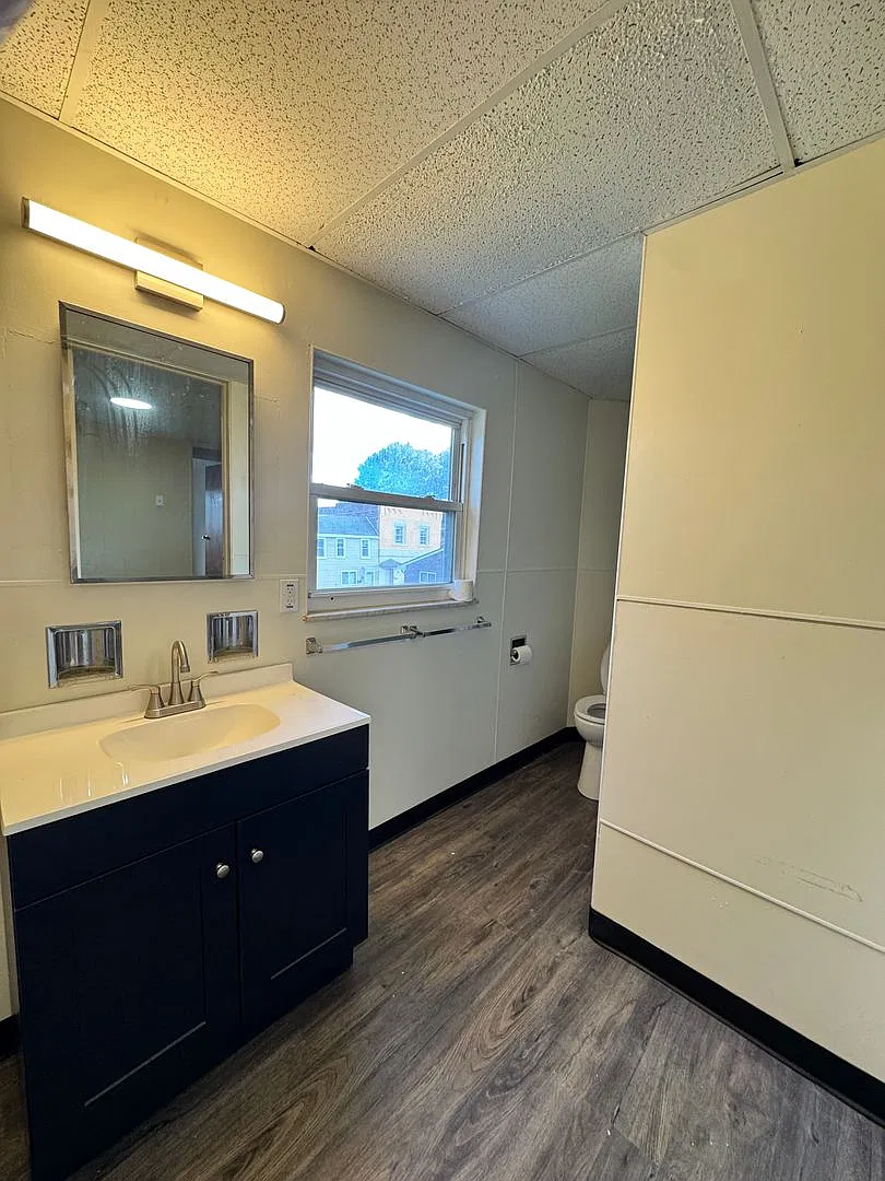 Charming 2 bedroom home in McKees Rocks available now! — Photo 2