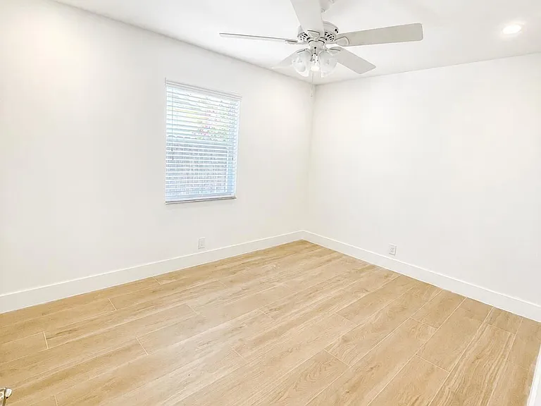 2104 Dock St — Photo 3