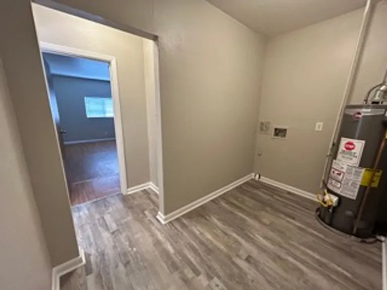** Move in Special** Spacious 3 bedroom, 1 bath Lakewood duplex with fenced in backyard available! — Photo 14