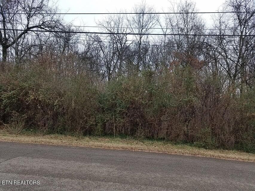 1st image of 422 Kendall Rd