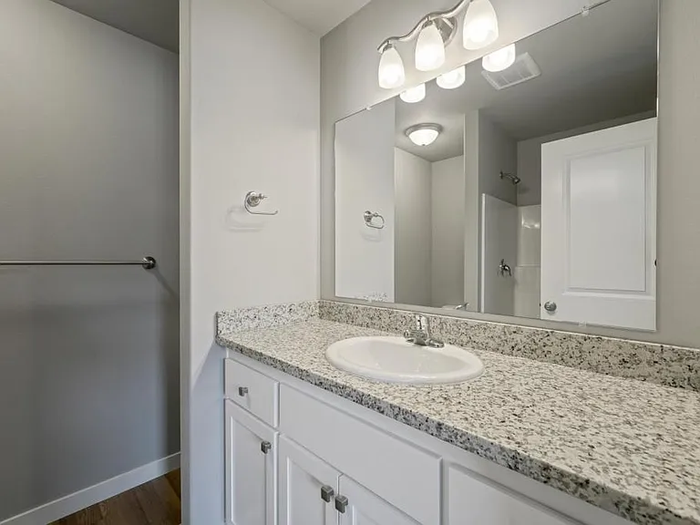 4252 Ash Grove Dr NE — Photo 9