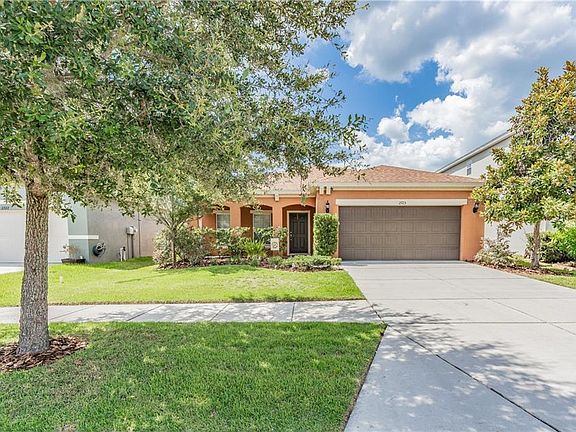 3rd image of 2725 Winglewood Cir