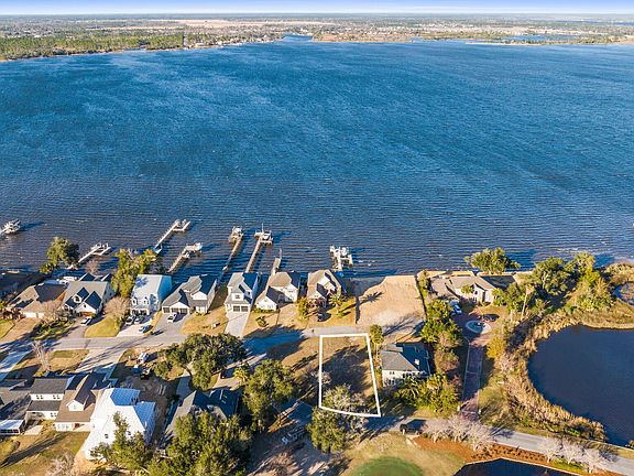 5th image of 1828 Country Club Dr