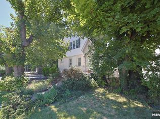 1585 Bergen Blvd, Leonia, NJ 07605