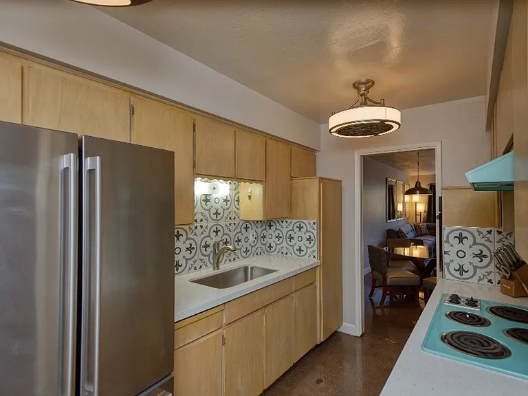 1107 W Osborn Rd — Photo 3