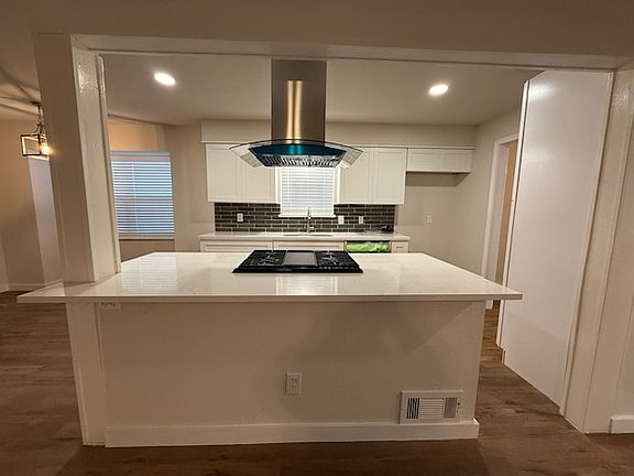 3rd image of 2105 N Glenbrook Dr