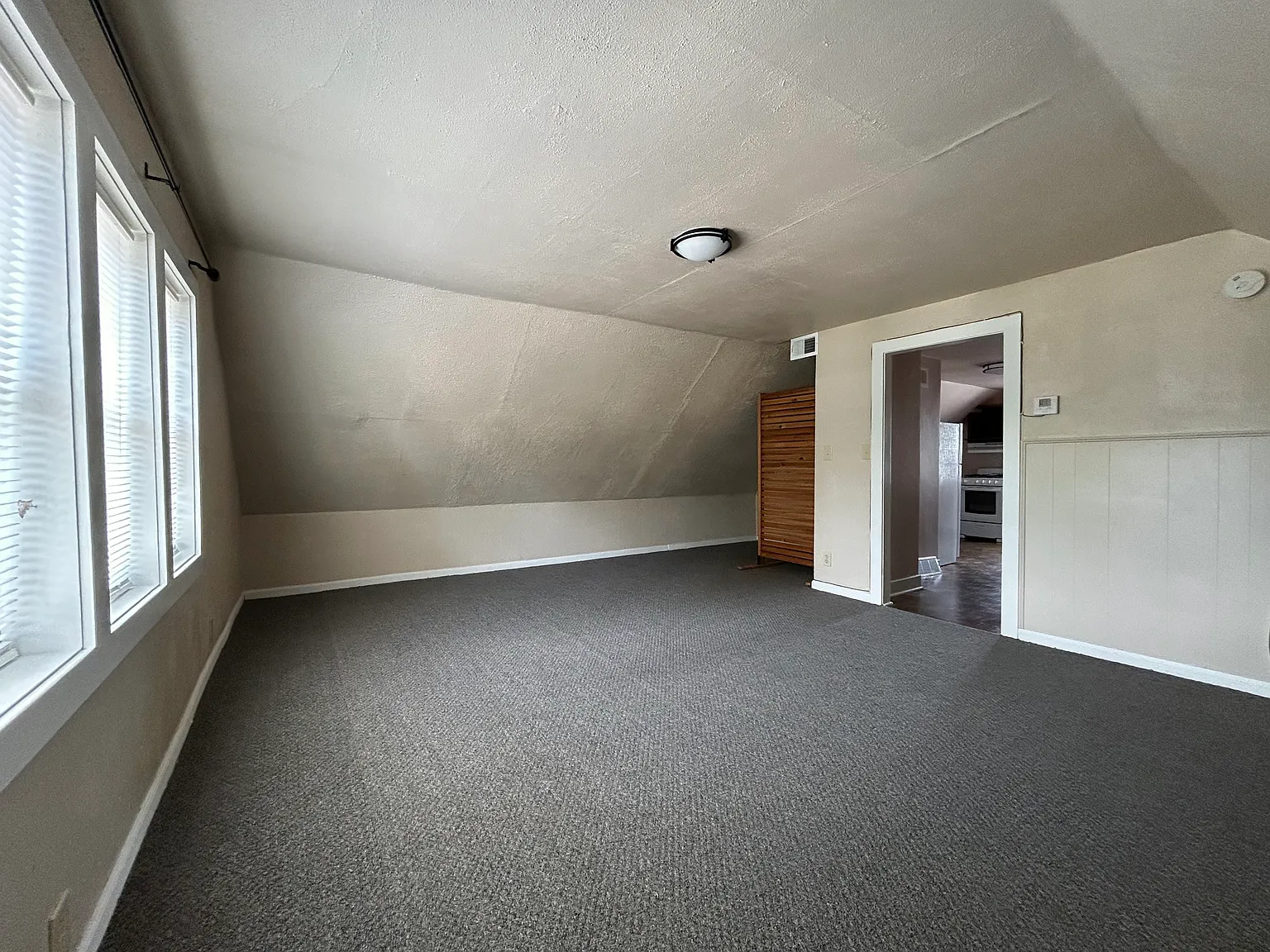 1 bed, 700 sqft, $1,050 — Photo 1