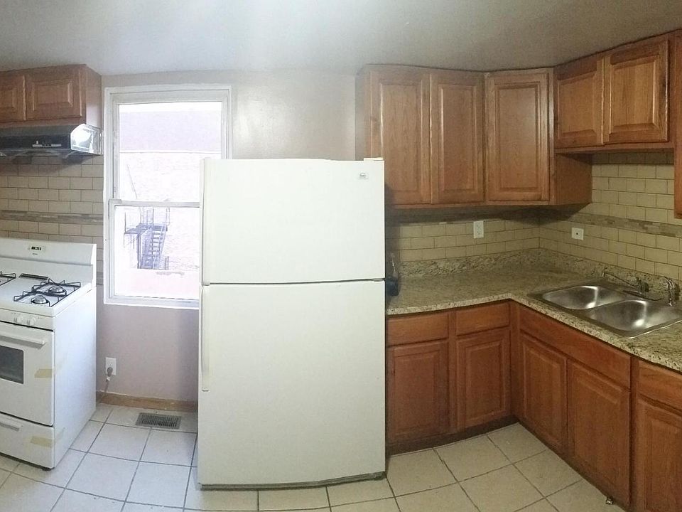2nd image of 927 W 32nd St #3