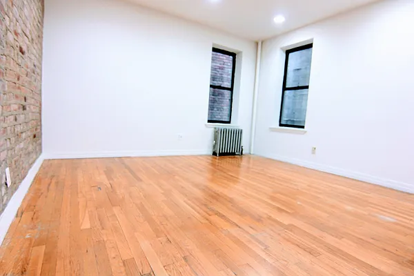 Rented by HOLTON REAL ESTATE INC. | media 15