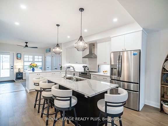 2nd image of 17 Quarry Rd