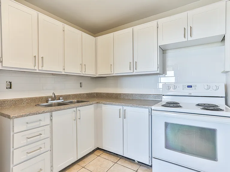 500 Duplex Ave #1606 — Photo 19
