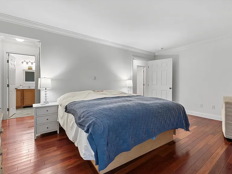 28 Bayview Ave — Photo 13