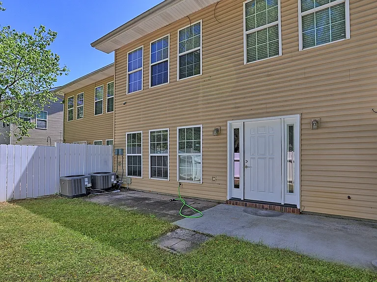 704 Kendal Ct — Photo 38