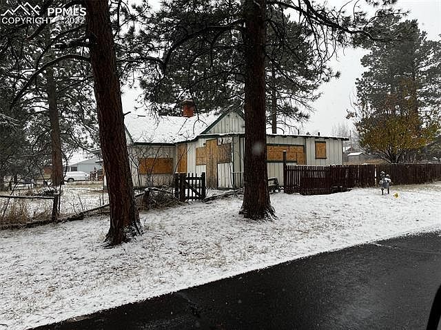 2nd image of 122 E Pikes Peak Ave