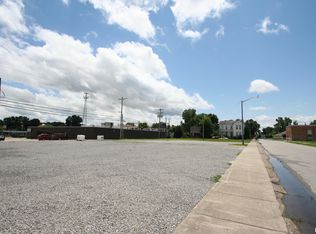 105 E Cherry St, Carmi, IL 62821