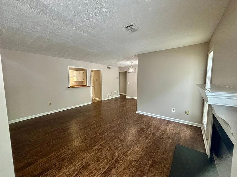 3841 Woodridge Way — Photo 3