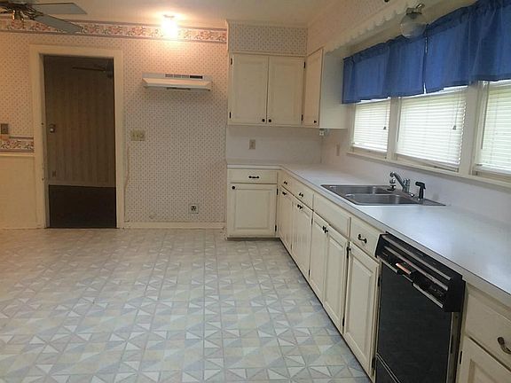 Vinyl flooring, gas or electric range hookup.