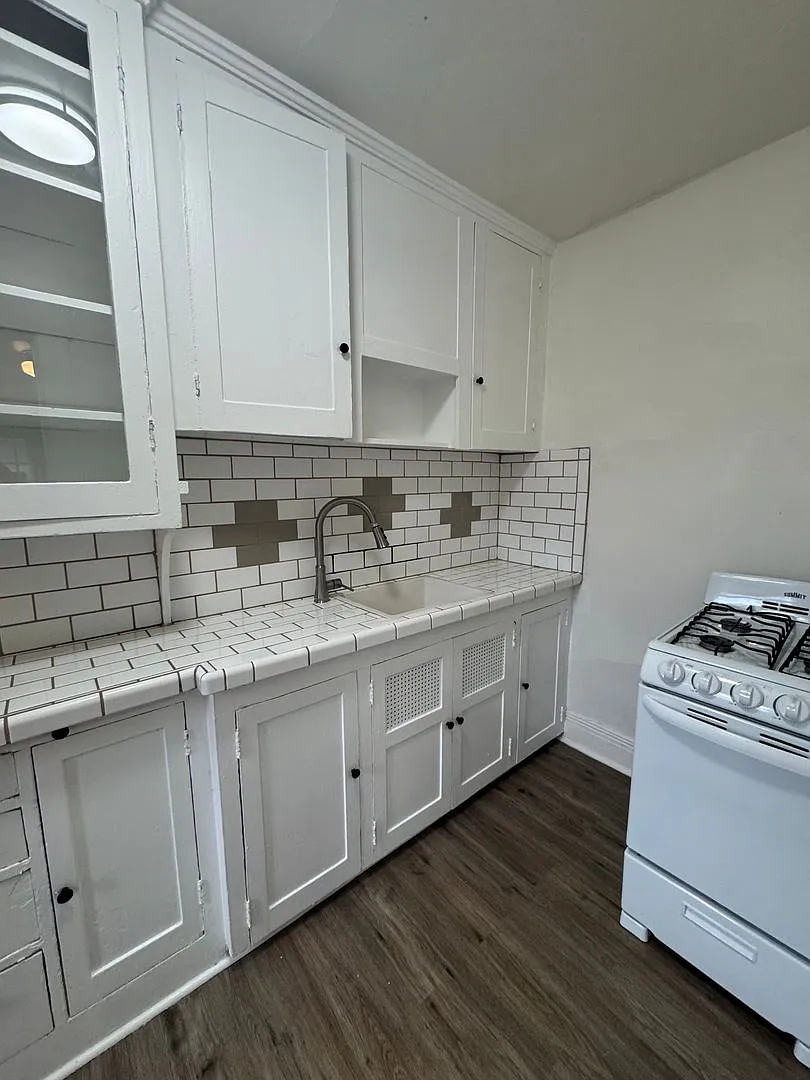 Glen Ellen Apartments — Photo 2
