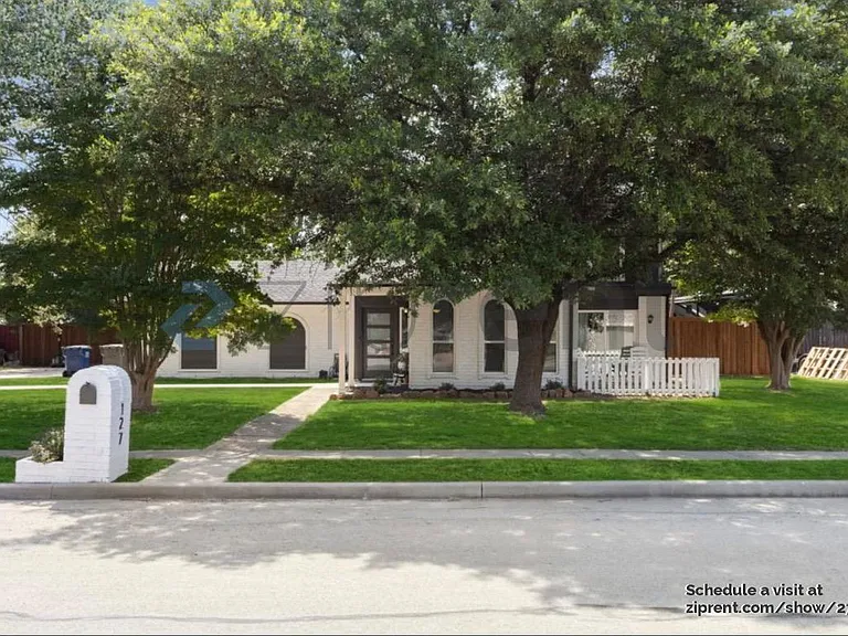 127 Hardwicke Ln — Photo 2