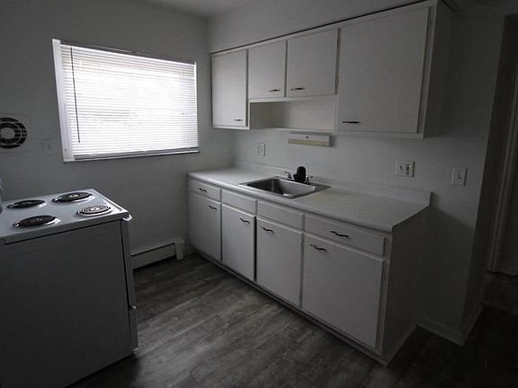 3rd image of 813 Rosemont Ave #10-10-10
