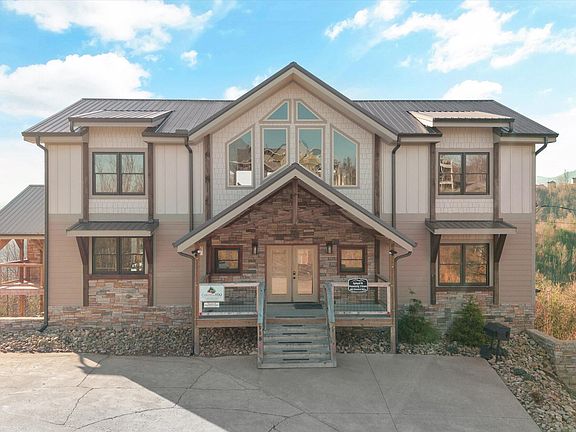 3rd image of 986 Chestnut Dr