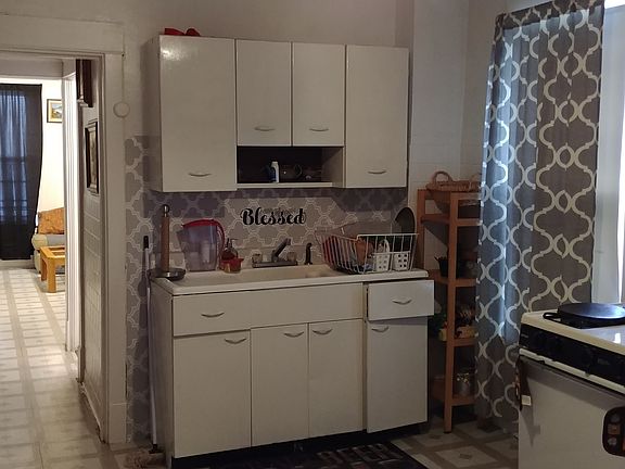 3rd image of 3646 N Kedzie Ave