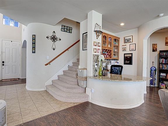4th image of 320 San Jacinto Dr