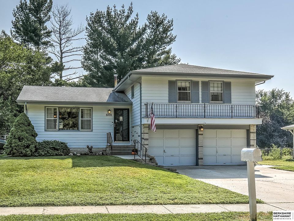 1st image of 8205 S 38th Ave