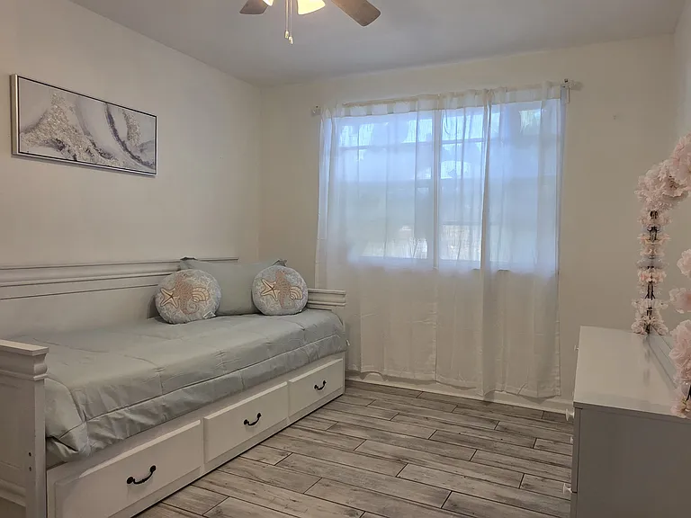 901 Briarwood Ave — Photo 16