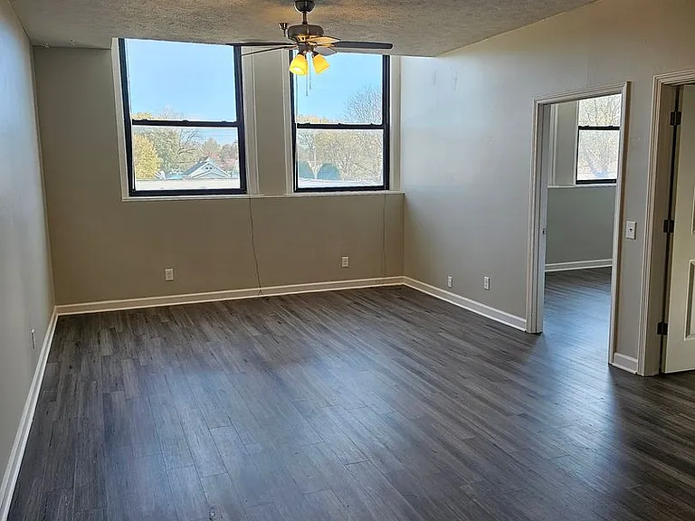 Come Home to Peterson Square Apartments — Photo 31
