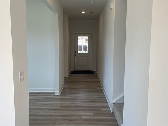 5th image of 618 Balsam Ct