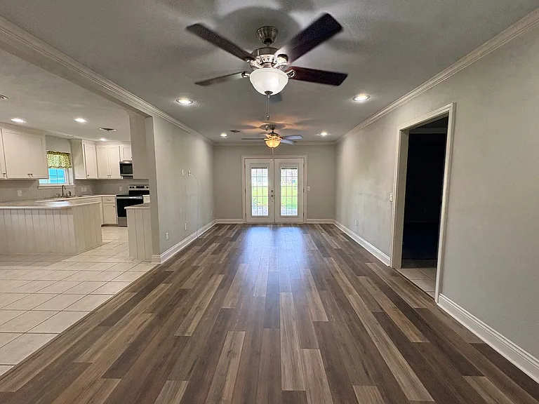 2213 Vine St — Photo 2