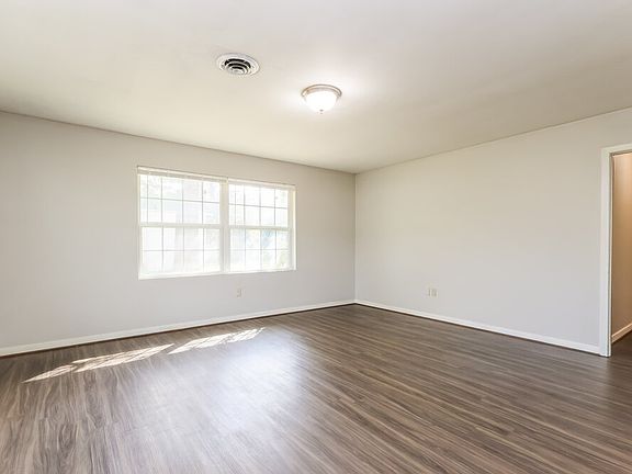 3rd image of 608 Hilliard St