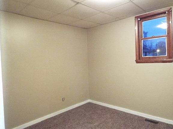 4th image of 303 W Brown St