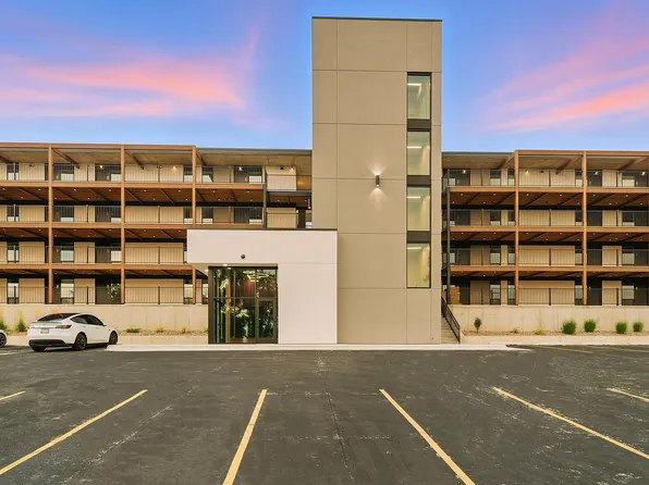 1700 N Manhattan Ave APT 204, Manhattan, KS 66502