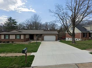 321 Wildforest Dr, Ballwin, MO 63011