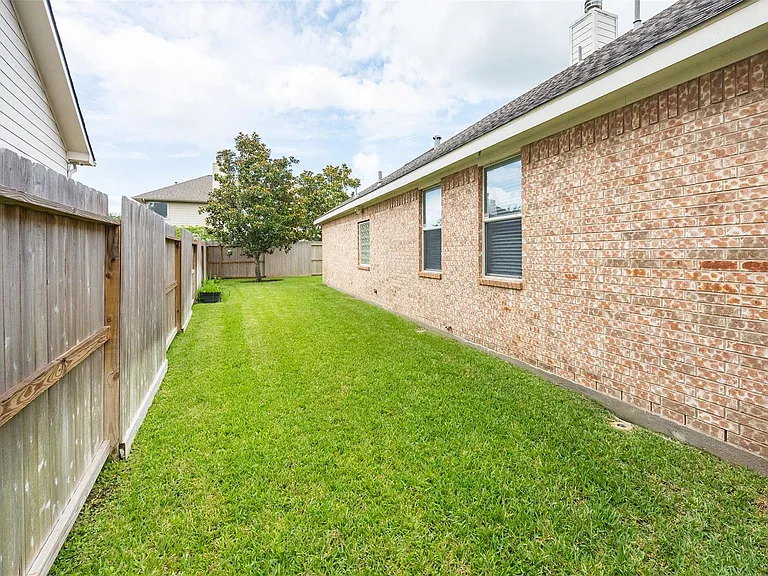 13815 Normandy Ct — Photo 26