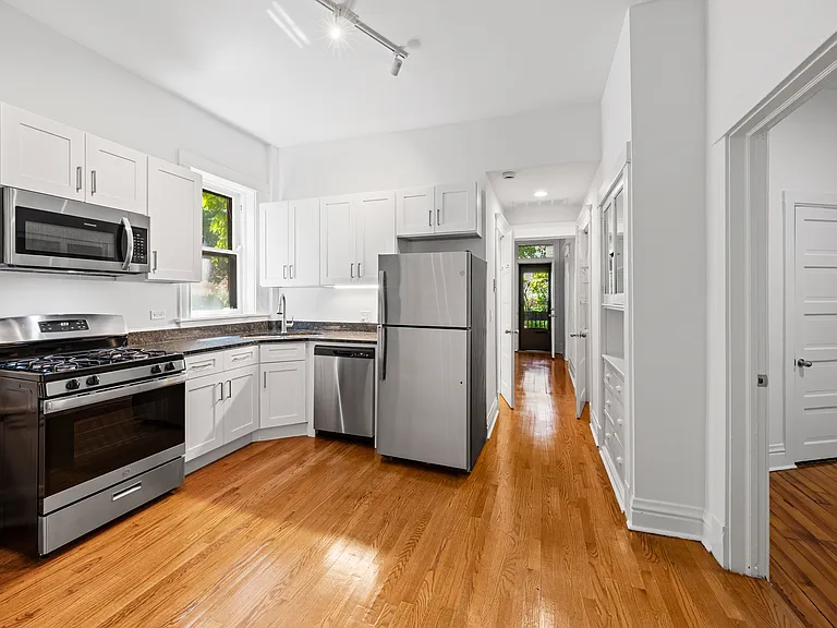 2023 W Roscoe St #1R — Photo 7