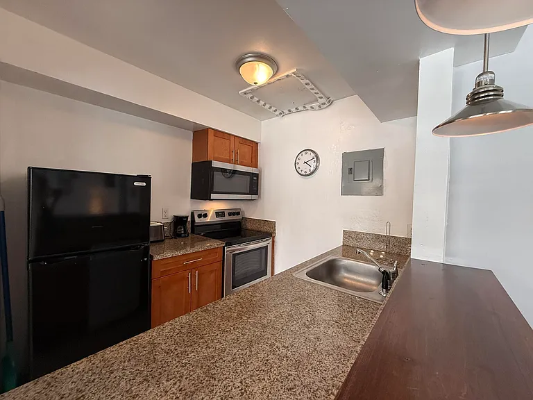 3226 NE 12th St #7 — Photo 6