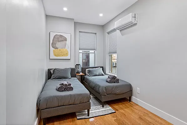 Rented by Voro New York | media 47