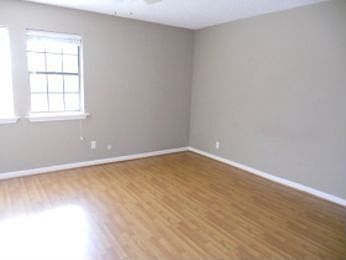 4th image of 2464 Country Club Dr