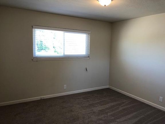 3rd image of 3591 Brookdale Dr APT 4
