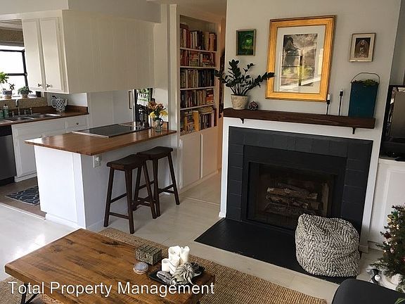 2nd image of 1435 Essex St Unit 4