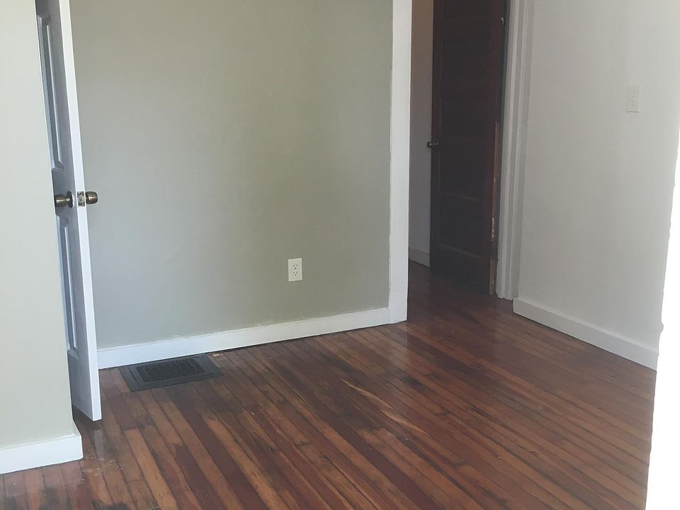 2nd image of 6913 Franklin Blvd