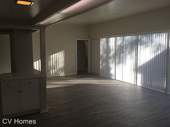 3rd image of 1442 N Fruit Ave