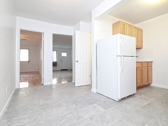 4th image of 2255 38th St #1