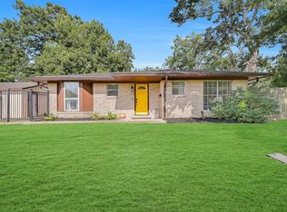115 S 8th St, Alvin, TX 77511