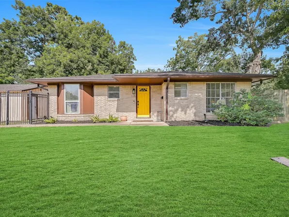 115 S 8th St, Alvin, TX 77511