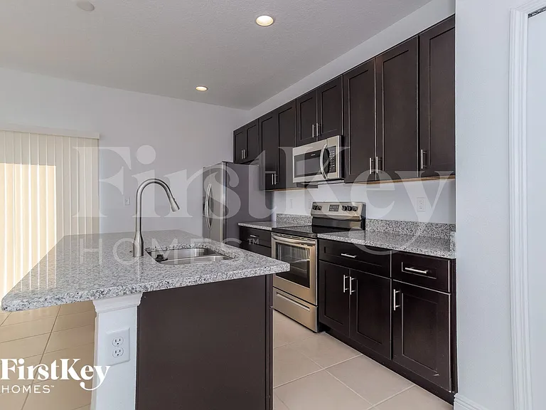 189 Willow Dr — Photo 6