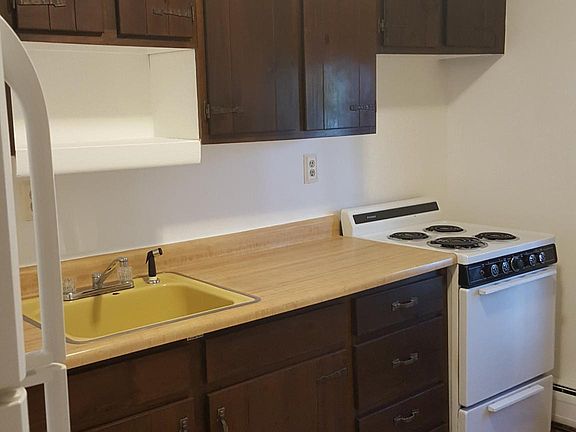 2nd image of 14 Brook St APT 1